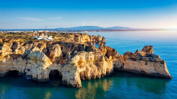 Panoramablick auf Ponta da Piedade bei Lagos in der Algarve